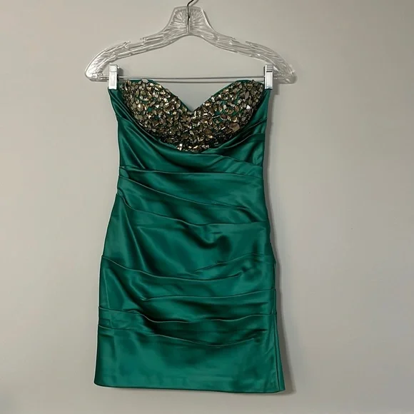Dresses | Mini Strapless Emerald Green Formal Dress Beaded Design On Top |  Poshmark